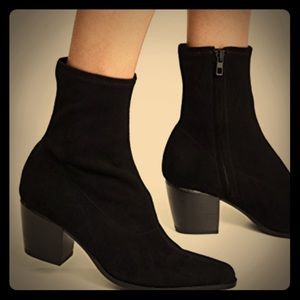 BRAND NEW VINCE BOOTIES
